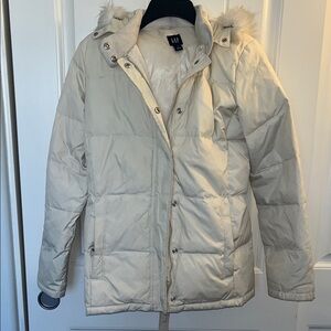 GAP Women's Light Beige Puffer Jacket with Hood